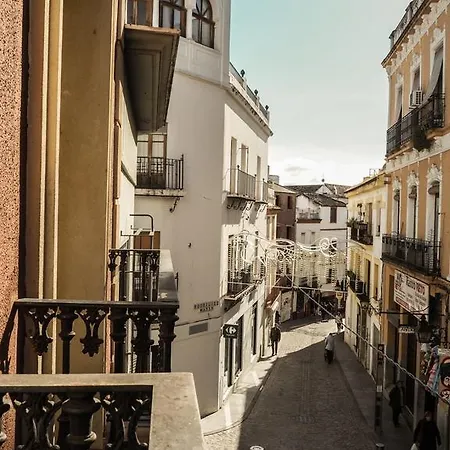 Gran Plaza מלון 2*